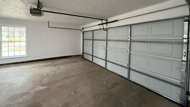 Building Photo - 12510 Maple Ridge Rd