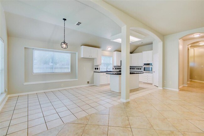 Building Photo - 802 Childers Ct