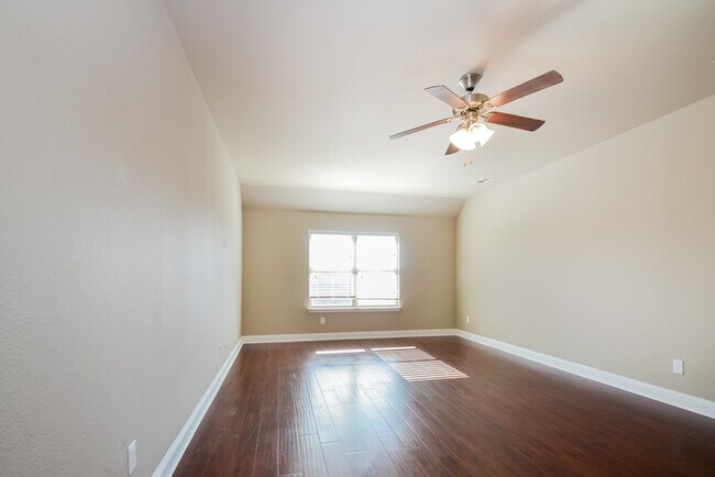 Building Photo - Spacious 4-Bedroom Home in Little Elm