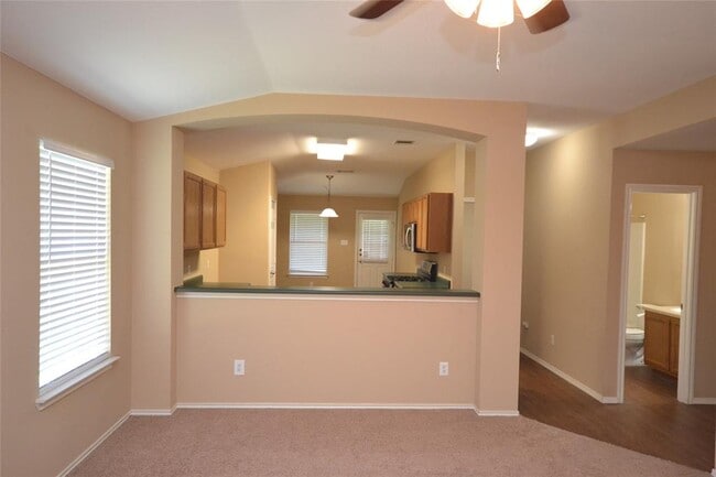 Building Photo - 302 Washington Square Dr