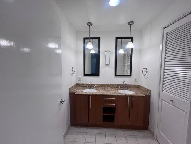 Building Photo - Epic REA - Spacious & Open floor plan 1BR +1BA in the Rincon Hill neighborhood