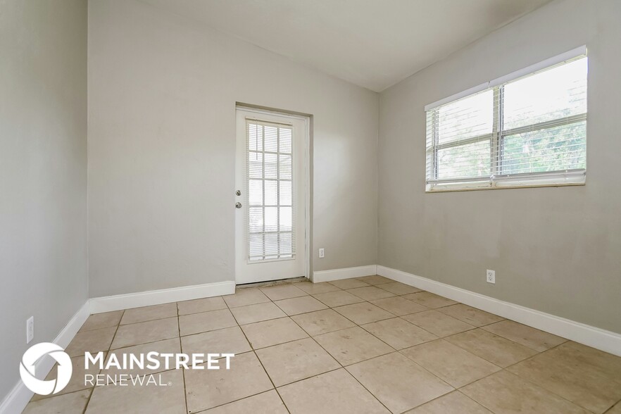 Building Photo - 3521 Schwalbe Dr