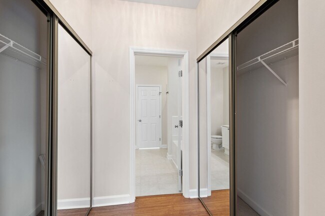 Building Photo - Lovely 3 bedroom townhome in fantastic Ral...