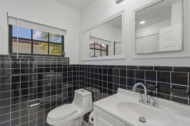 Building Photo - 11621 NW 58th Pl