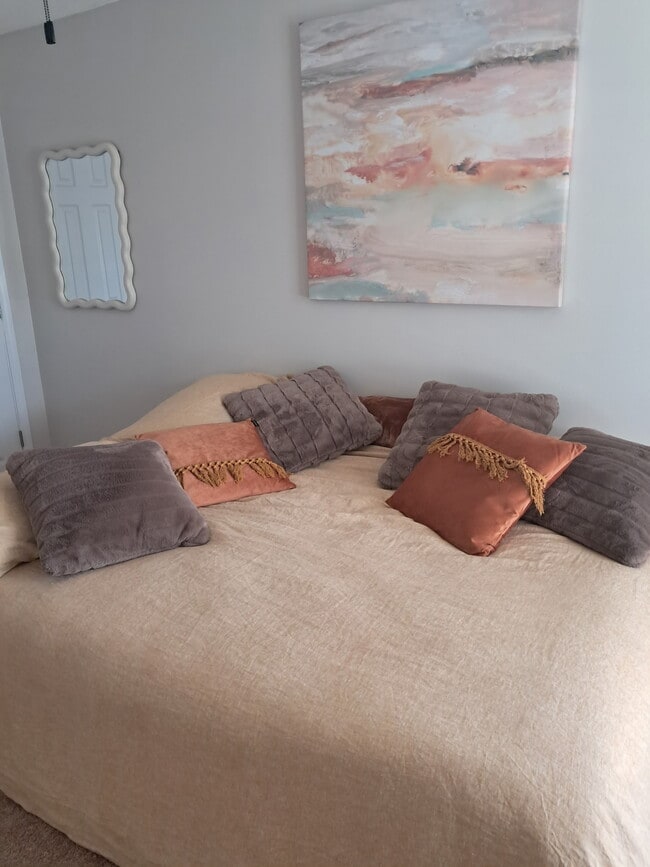 Building Photo - 317 Sand Oak Blvd