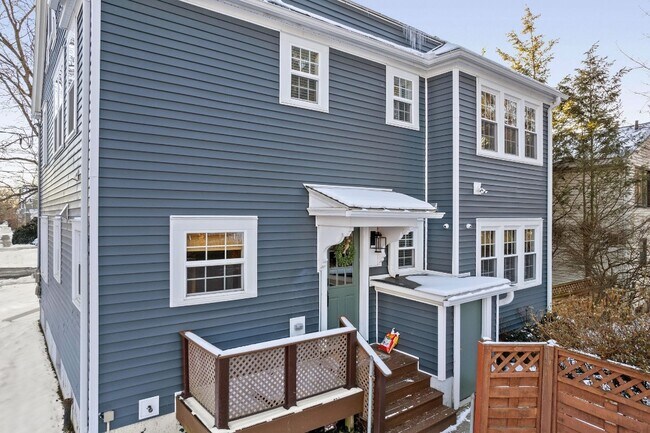 Building Photo - 13 Chapin St