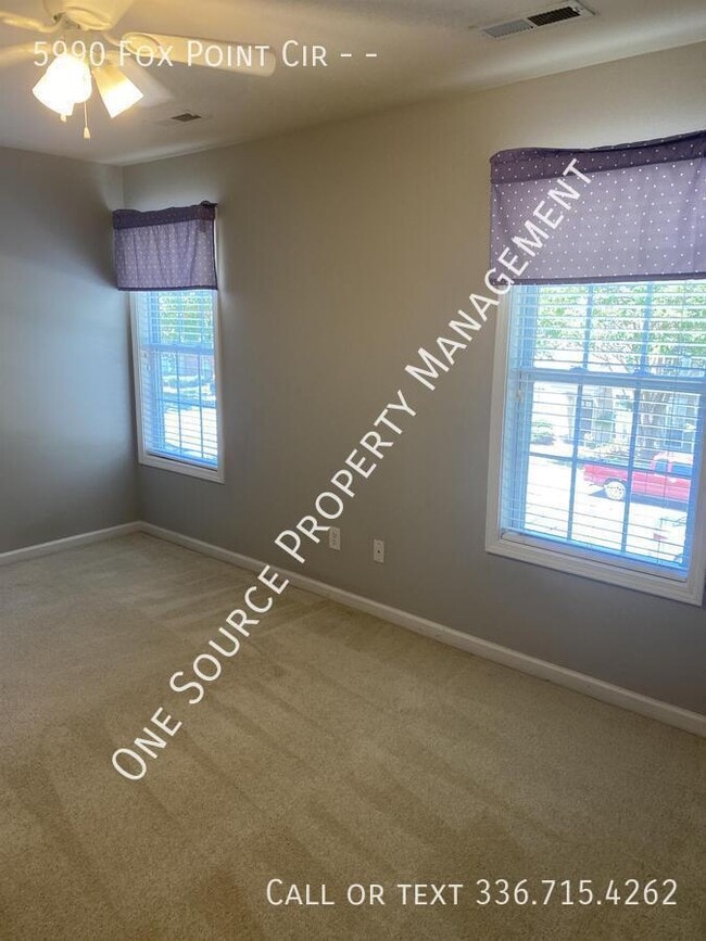 Building Photo - 5990 Fox Point Cir