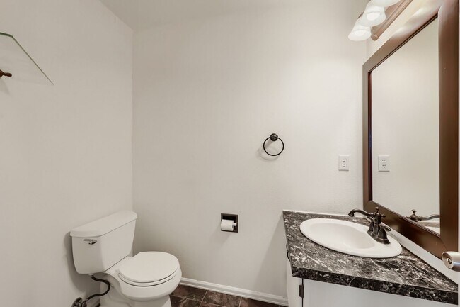 Building Photo - Evolve Real Estate: Meticulous Executive 4 Bedroom Plus Finished Basement Available IMMEDIATELY!