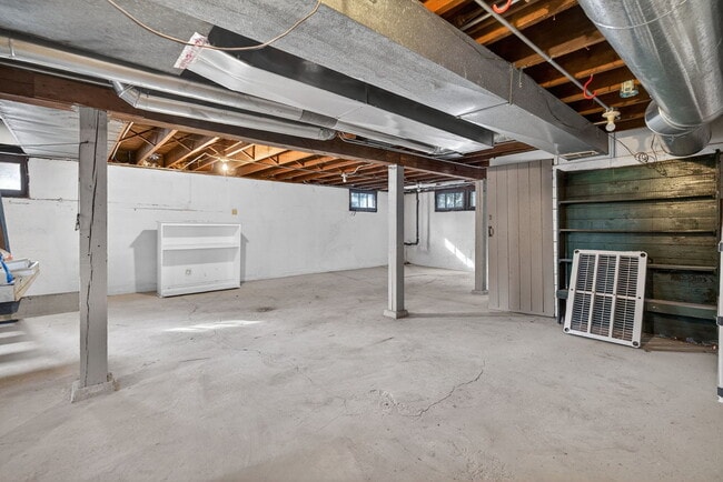 Building Photo - 741 S Jackson St