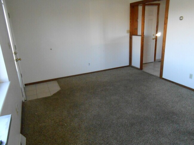 Building Photo - 2 Bedroom, 1 Bath Duplex on Outskirts of Loveland, CO