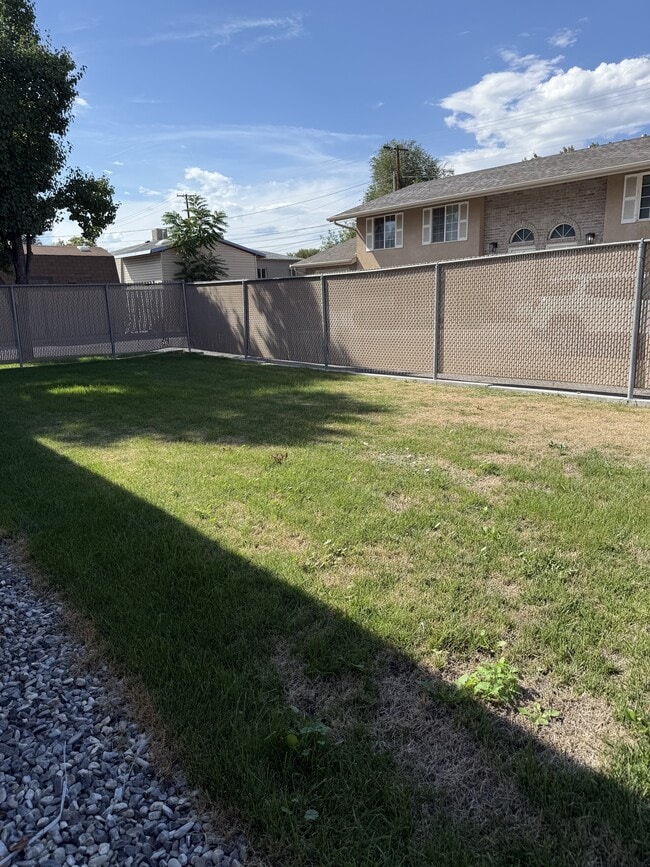 Building Photo - 1214 500 N