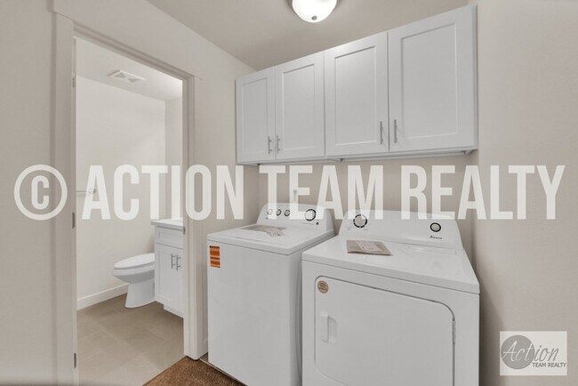 Building Photo - Remodeled Townhome in Cottonwood Heights!