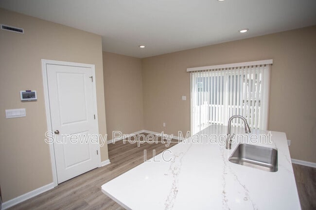 Building Photo - 239 Macoun Way