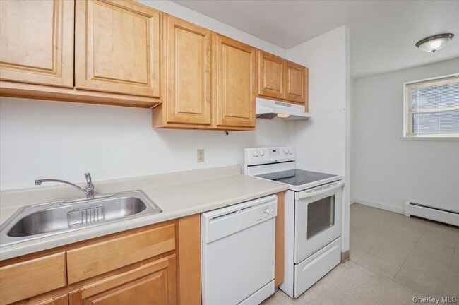 Building Photo - 501 Maplewood Gardens