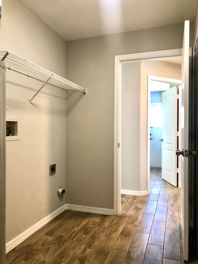 Building Photo - Wonderful 3/2 home in ORLANDO - GOLF COURS...