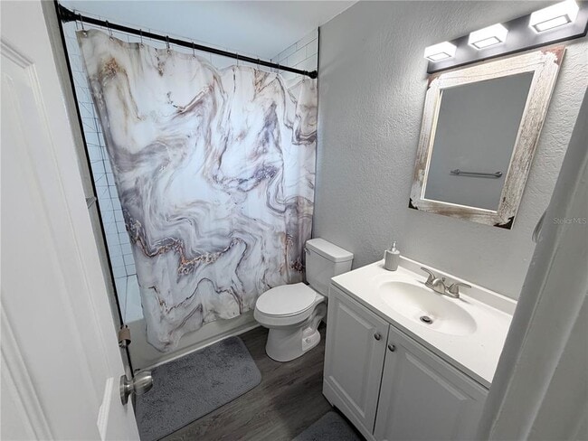 Building Photo - 1717 Bush Ave