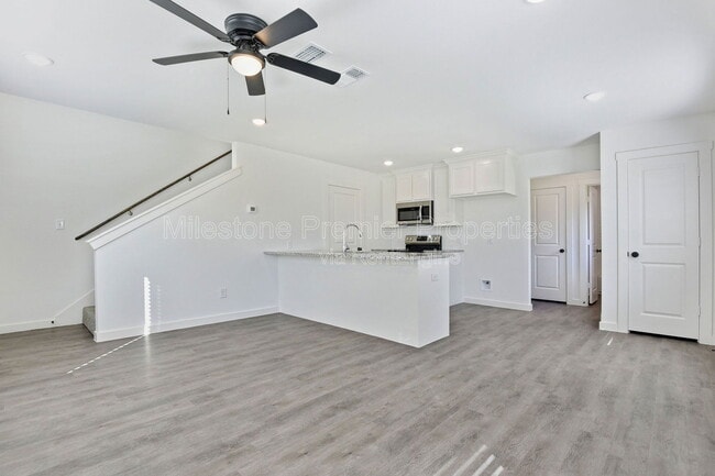 Building Photo - 603 W Johnson St