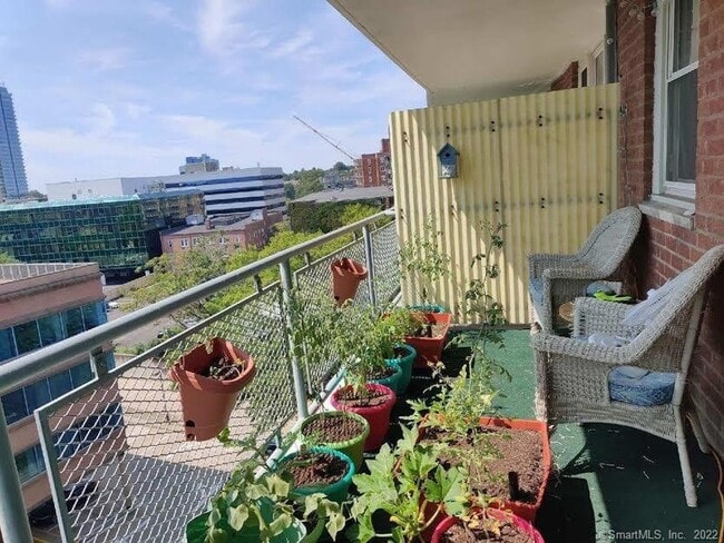 Building Photo - 444 Bedford St