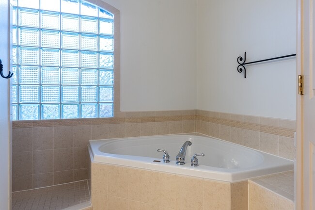 Building Photo - 2070 Pannier Ct