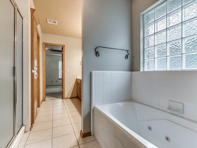 Building Photo - Stunning Open-Concept Home with Luxury Primary Suite & Outdoor Living