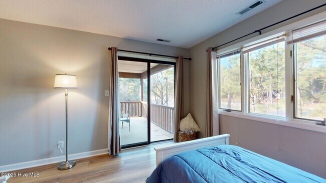 Building Photo - 704 Dover St