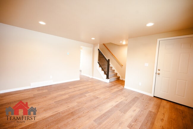 Building Photo - 2022 Terry Ln