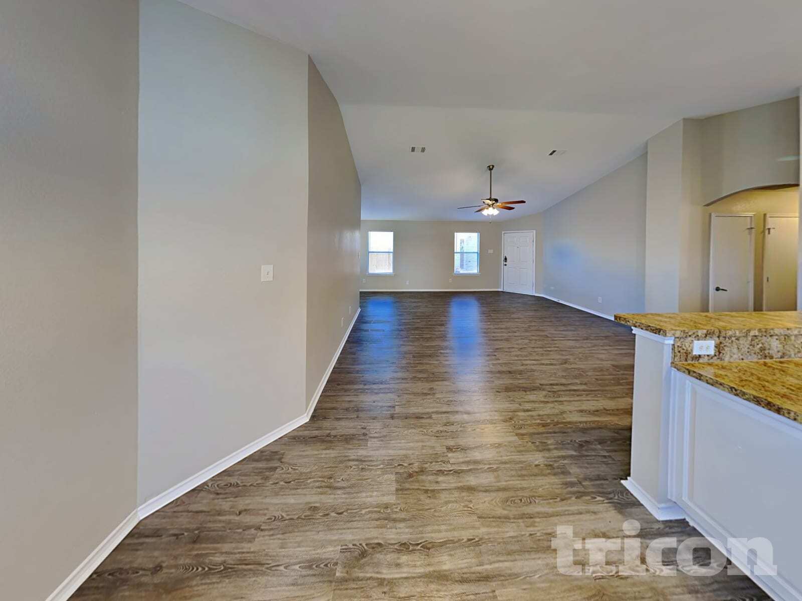 Building Photo - 1245 W Cottonwood Dr