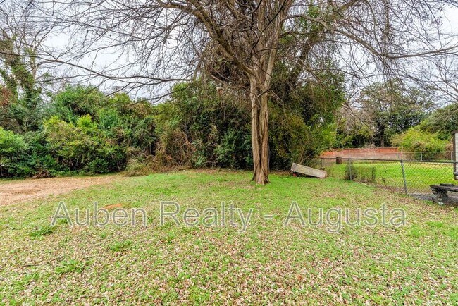 Building Photo - 821 Forsythe St