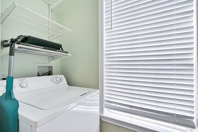 Building Photo - 7000 Seawall Blvd