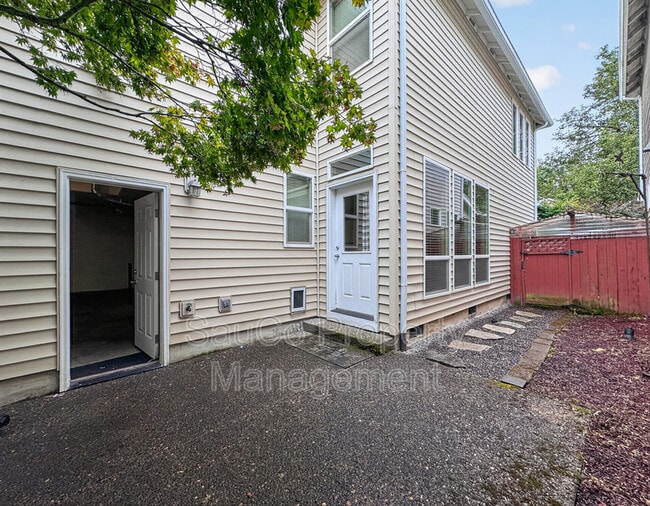Building Photo - 5605 NE Caddis Dr