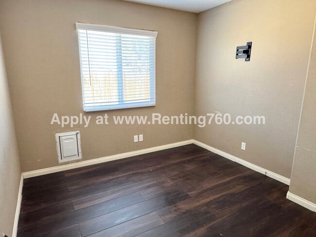 Building Photo - Modern 4 Bedroom 2 Bathroom Home