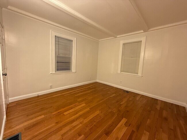 Building Photo - 23 Myrtle St