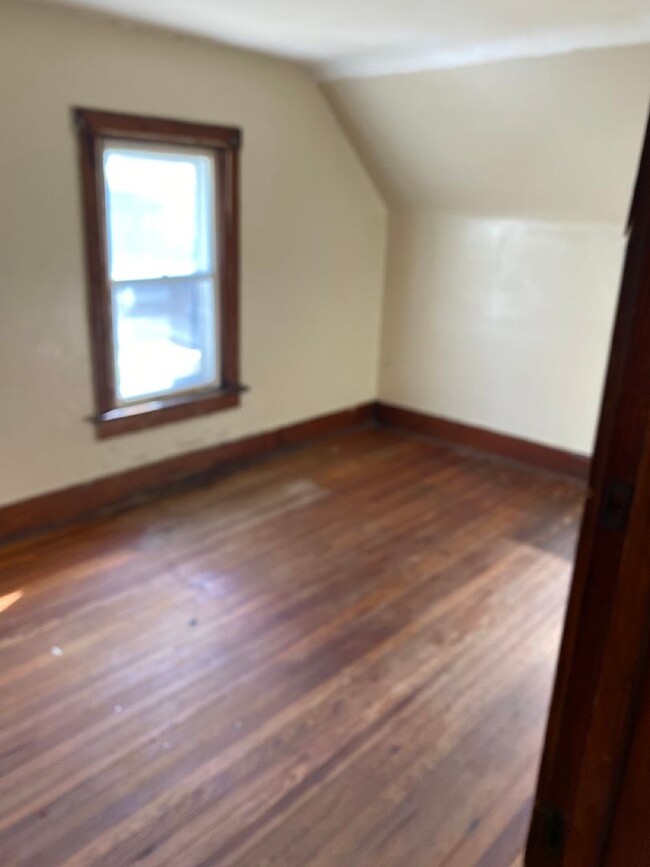 Building Photo - Spacious 3-Bedroom Home for Lease in Akron