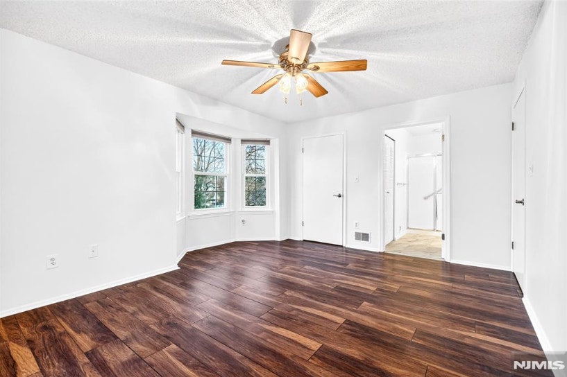 Building Photo - 556 Holly Ct