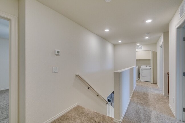 Building Photo - GORGEOUS TOWNHOME*UPGRADED*ALL APPLIANCES*...