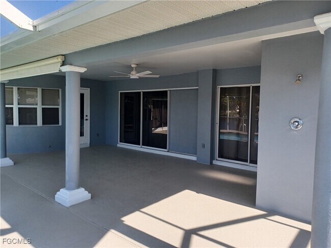 Building Photo - 4416 SW 24th Ave