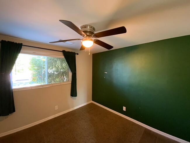 Building Photo - 3 Bedroom Updated Single Story Home Availa...