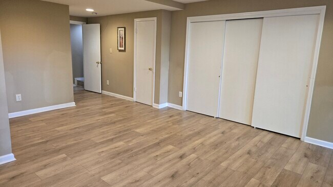 Building Photo - 6157 Green Hollow Ct