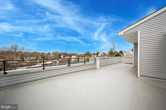 Building Photo - 6715 Cinnaminson Ct