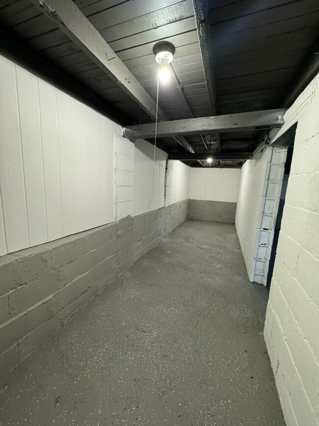 Building Photo - 2 Bedroom 1 Bathroom House in Calumet City...