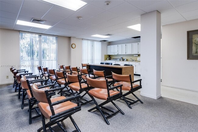 Building Photo - 1625 SE 10th Ave