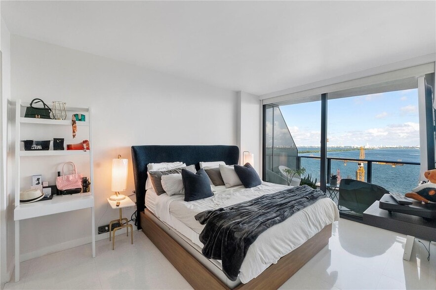 Building Photo - 460 NE 28th St