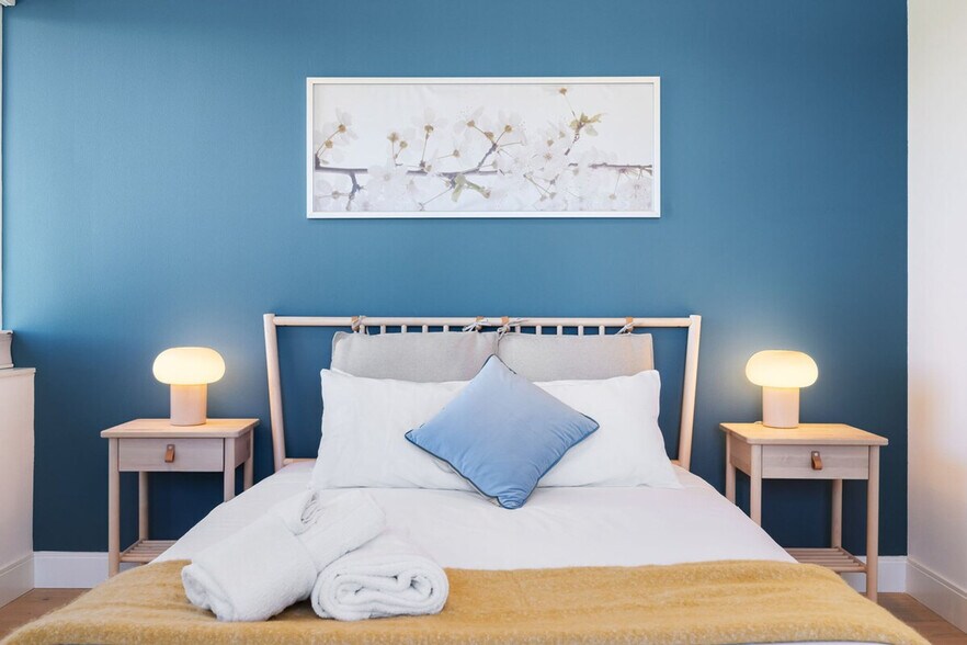 Building Photo - 4510 1st Ave NE