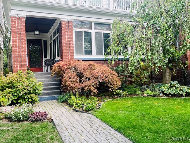 Primary Photo - 411 Norwood Ave