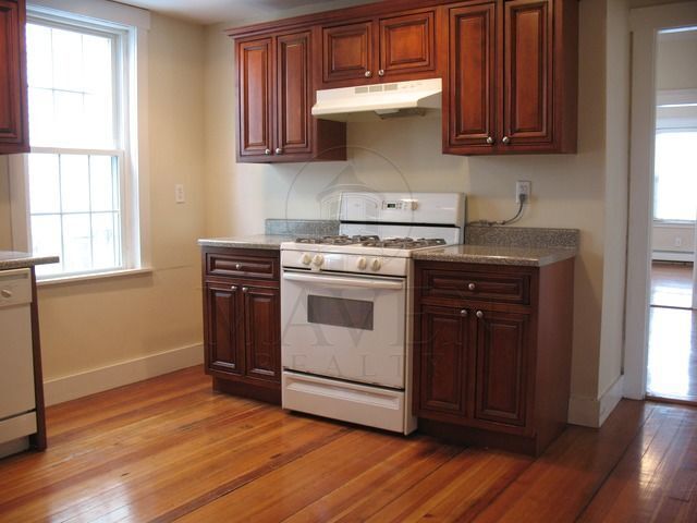 Building Photo - 835 Fellsway