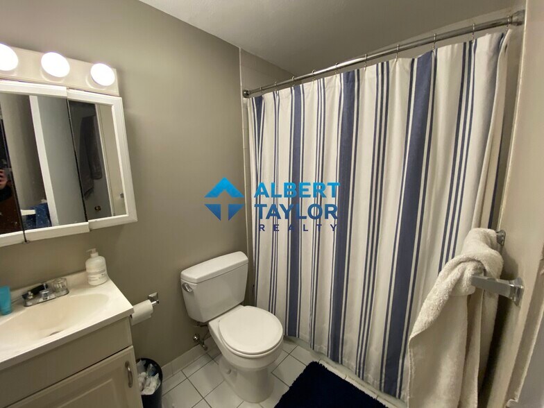 Building Photo - 24 Isabella St