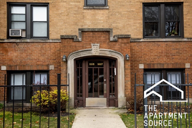 Building Photo - 1417 W Hutchinson St