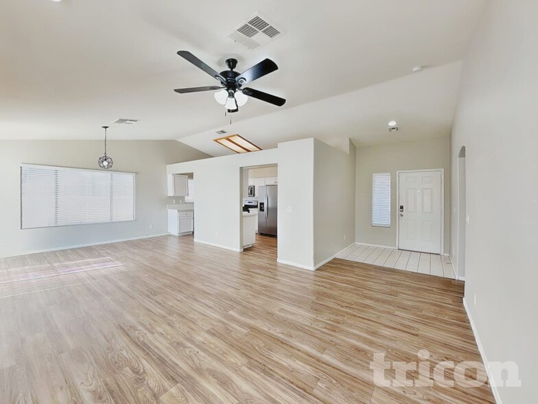 Building Photo - 5044 N Vista Del Rancho Way