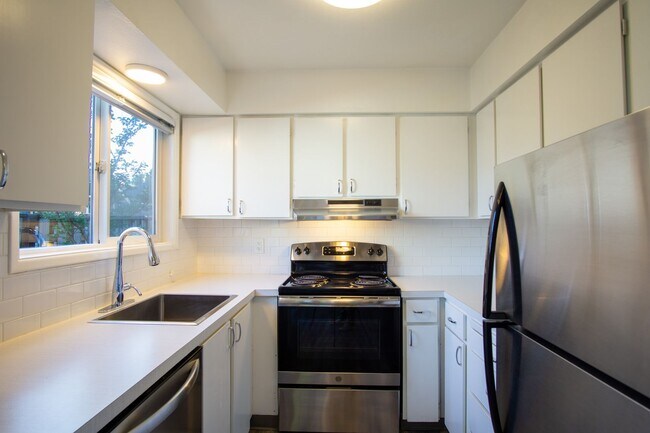 Building Photo - 1026 SE 29th Ave