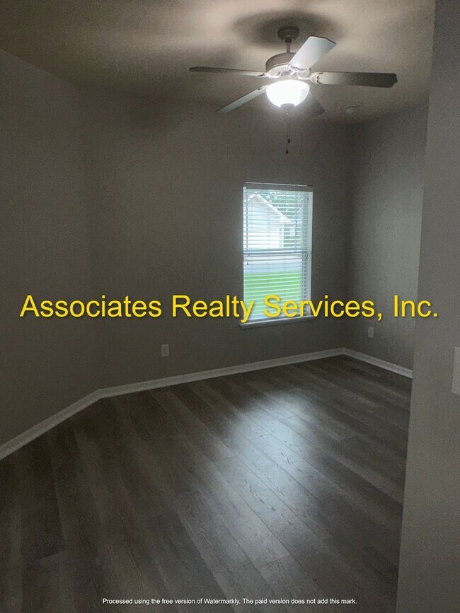 Building Photo - Sublease!   Lovely End Unit in Villas of West End LOOK!